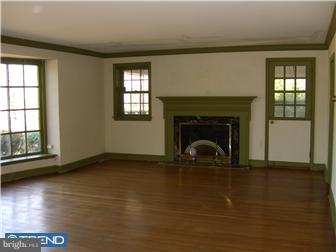 2075 Paper Mill Road Huntingdon Valley, PA 19006 - Photo 3 of 6 Living Room