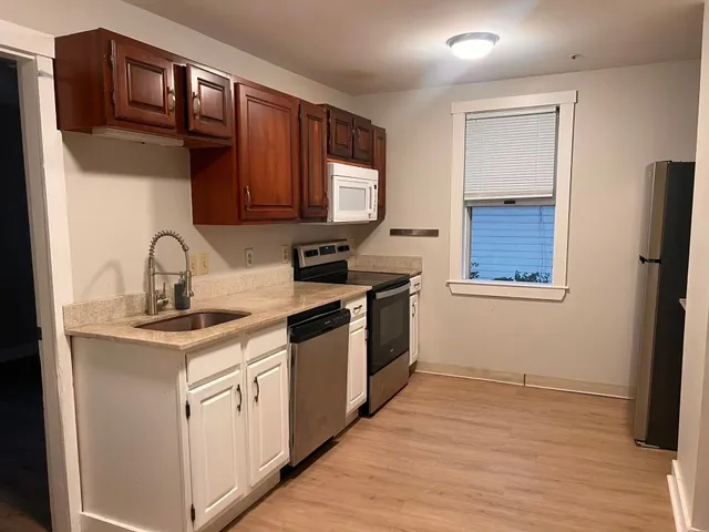 $1,600 | 39 St Thomas Street, Unit B, Dover, NH 03820