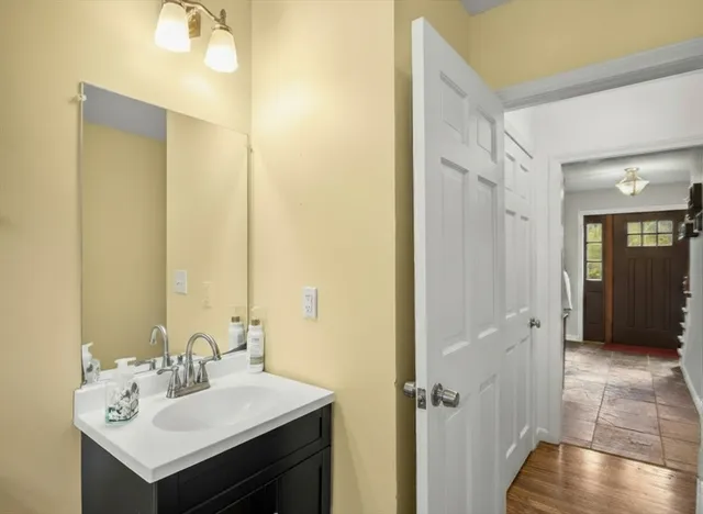 $725,000 | 13 Oak Hill Street, Pepperell, MA 01463