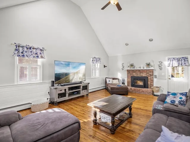 $725,000 | 13 Oak Hill Street, Pepperell, MA 01463