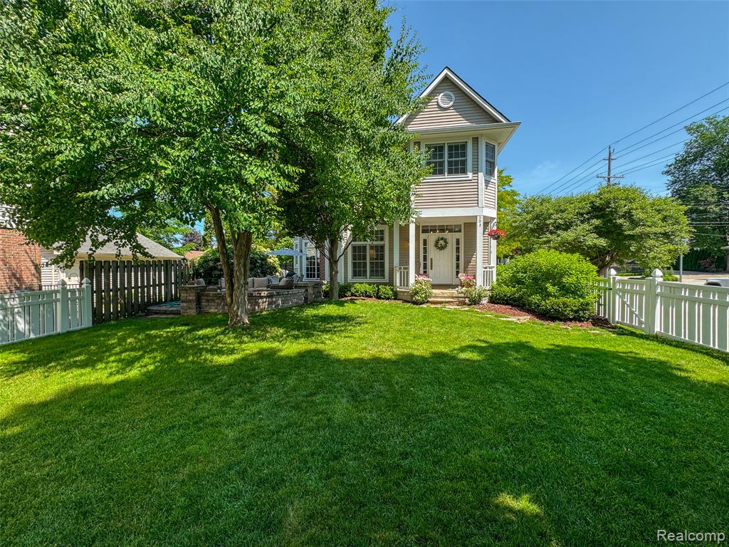 302 Drace Street Rochester, MI 48307 - Photo 2 of 38
