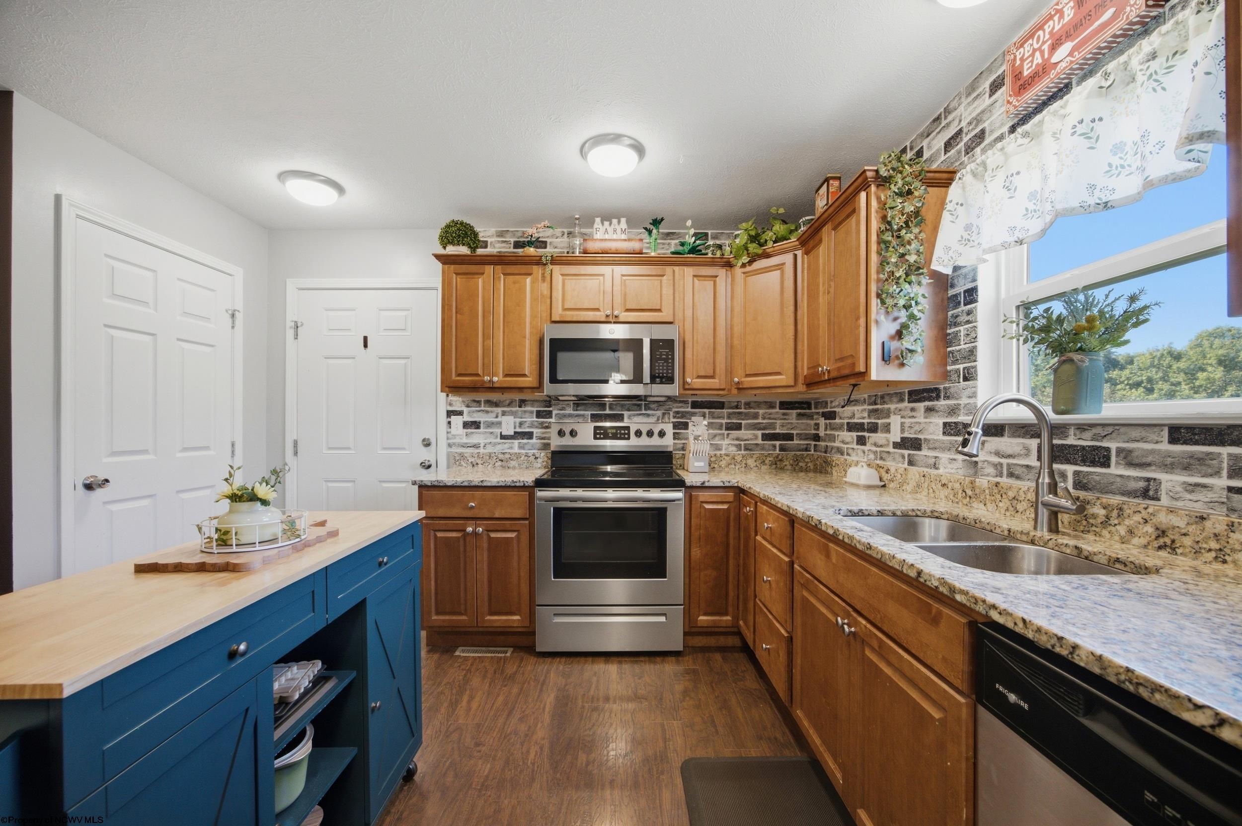 4626 Fairmont Road Rivesville, WV 26588 - Photo 12 of 36 Gallery Image 12