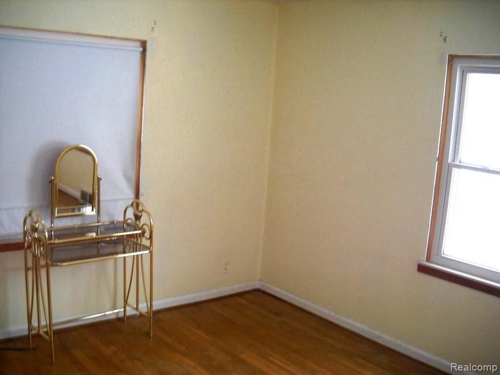 727 Menominee Road Pontiac, MI 48341 - Photo 3 of 4 Bedroom 1
