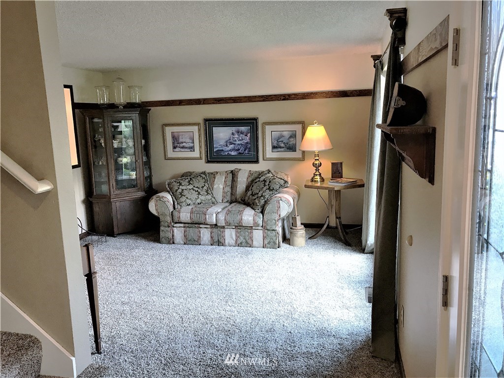 18633 110th Place Southeast Renton, WA 98055 - Photo 4 of 24
