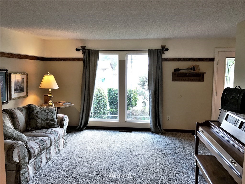 18633 110th Place Southeast Renton, WA 98055 - Photo 5 of 24