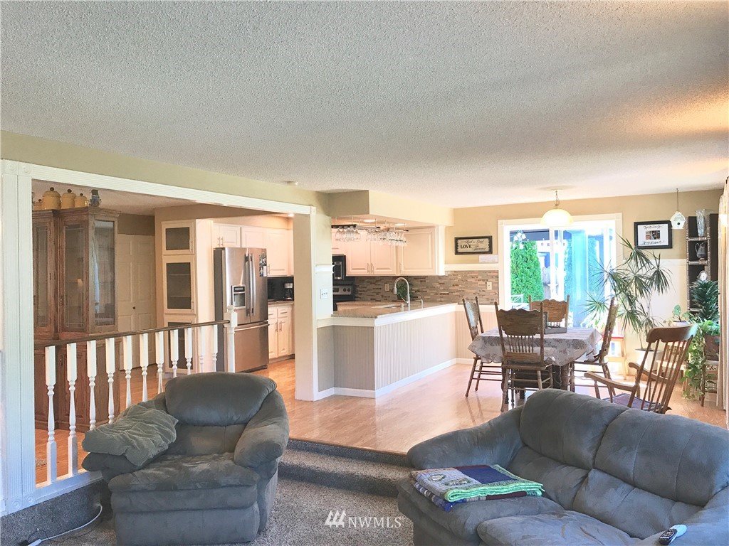 18633 110th Place Southeast Renton, WA 98055 - Photo 8 of 24
