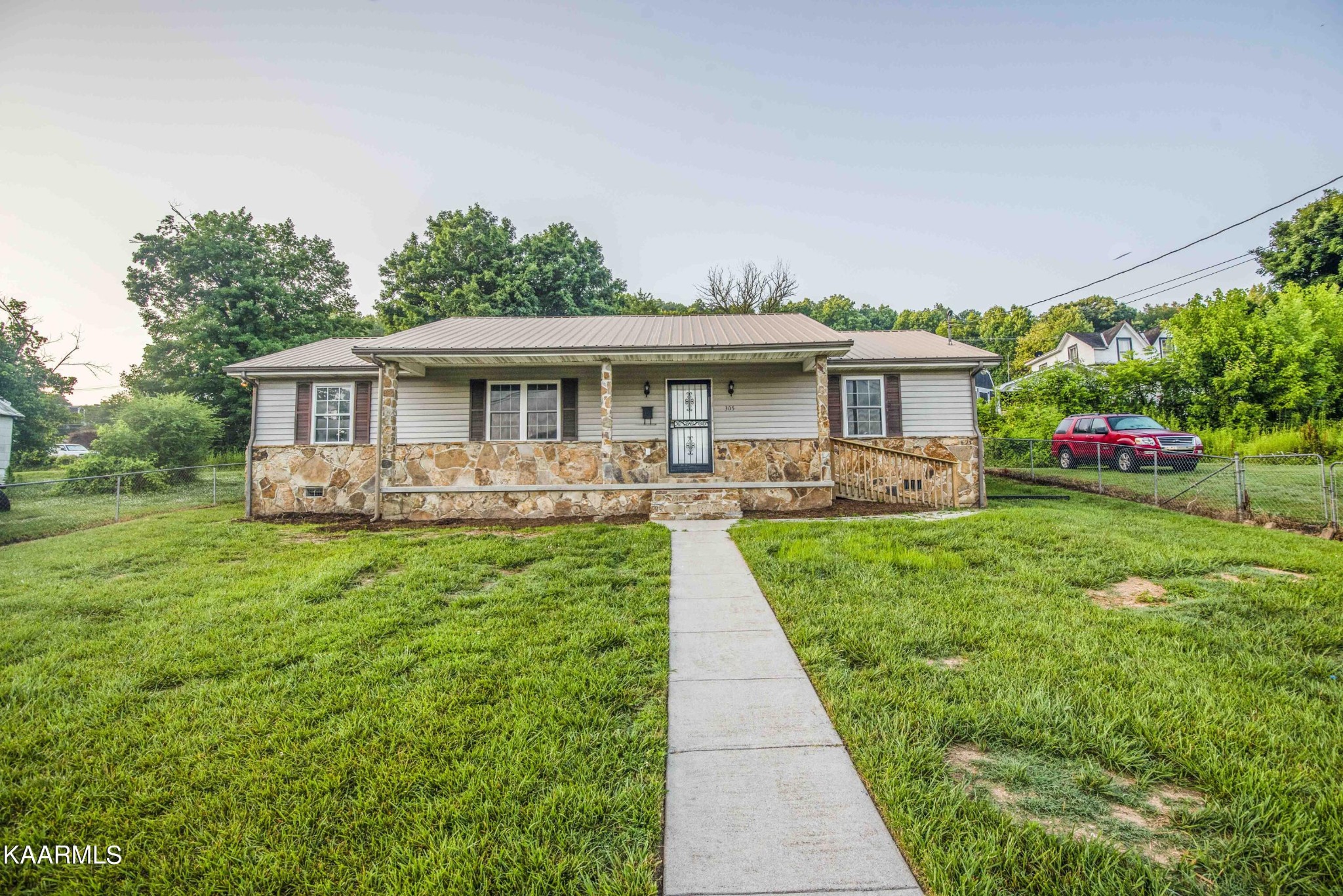 305 West Spring Street Oliver Springs, TN 37840 - Photo 2 of 29 Gallery Image 2