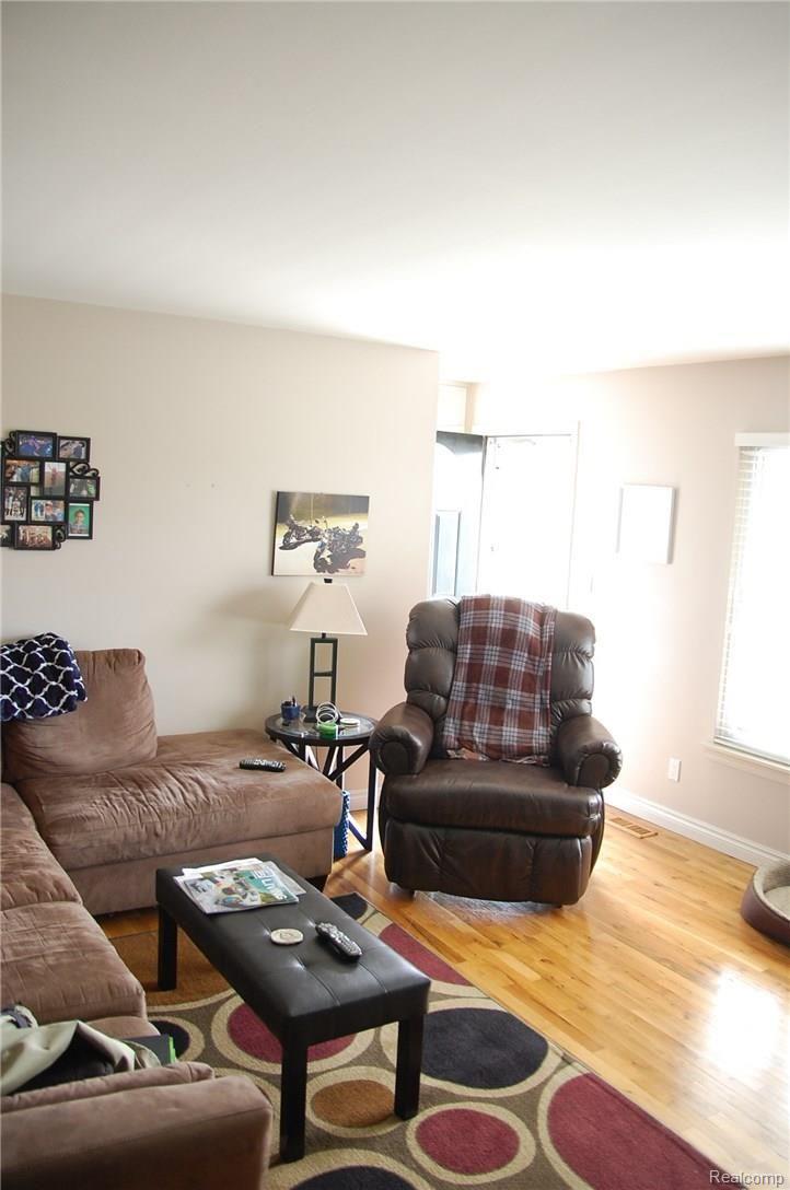 2937 Rhodes Drive Troy, MI 48083 - Photo 8 of 17 DSC_1155.JPG