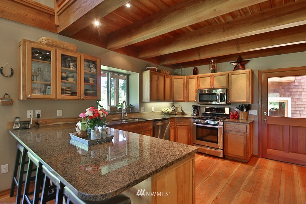 6595 Heggenes Road Clinton, WA 98236 - Photo 11 of 25 Gallery Image 11