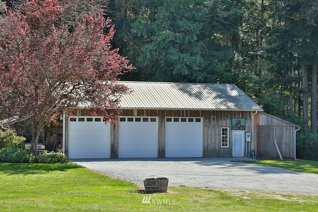 6595 Heggenes Road Clinton, WA 98236 - Photo 3 of 25 Gallery Image 3