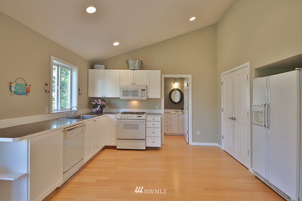 6595 Heggenes Road Clinton, WA 98236 - Photo 23 of 25 Gallery Image 23