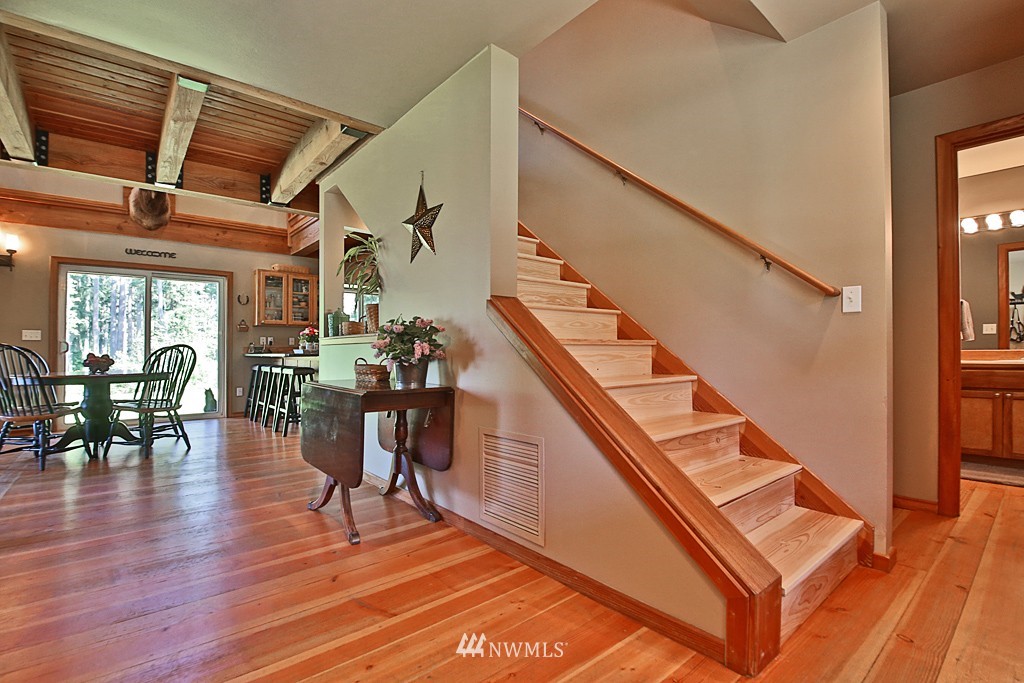 6595 Heggenes Road Clinton, WA 98236 - Photo 9 of 25 Gallery Image 9