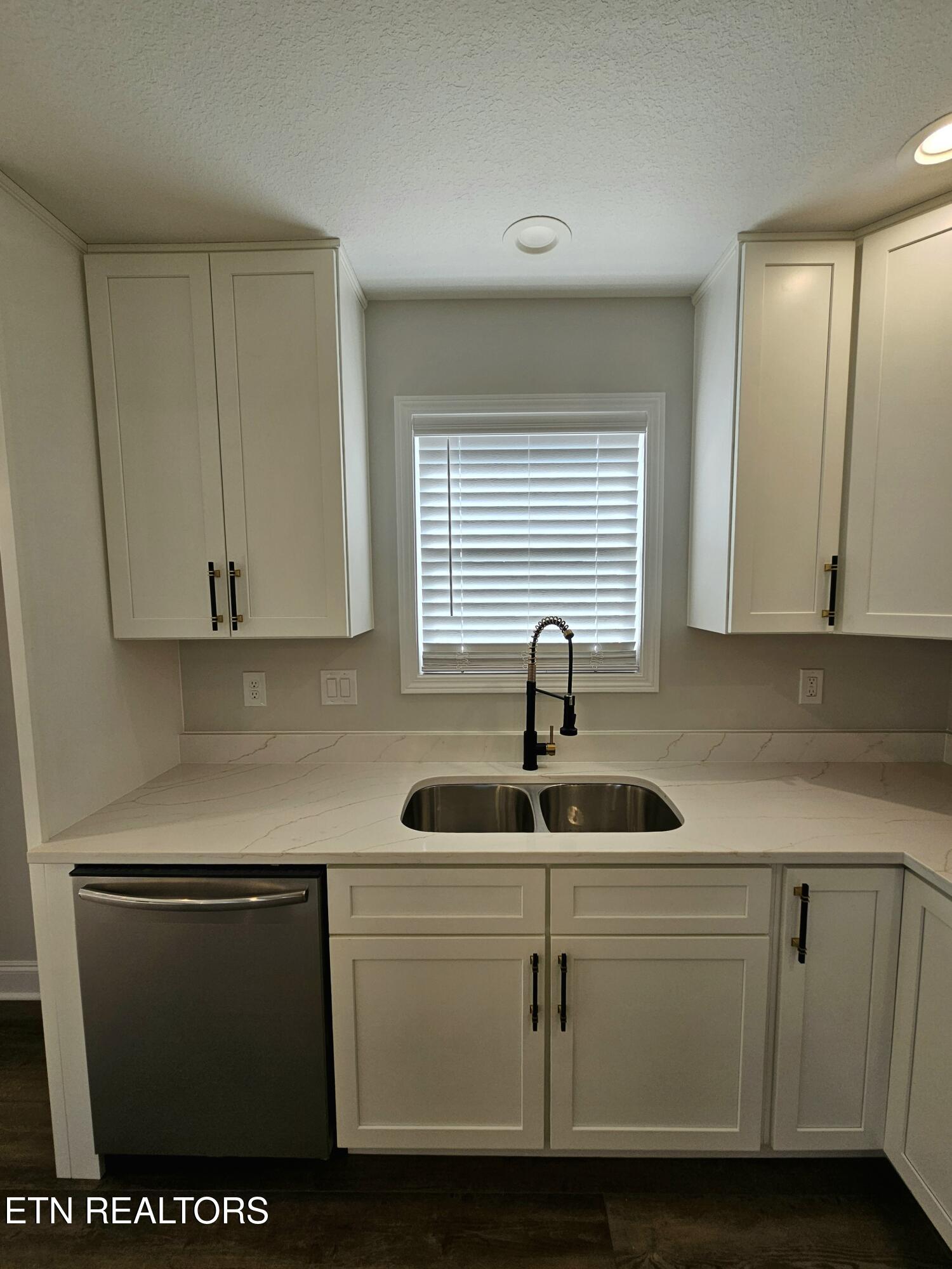 260 Thompson Road Madisonville, TN 37354 - Photo 9 of 34 20260120_103207