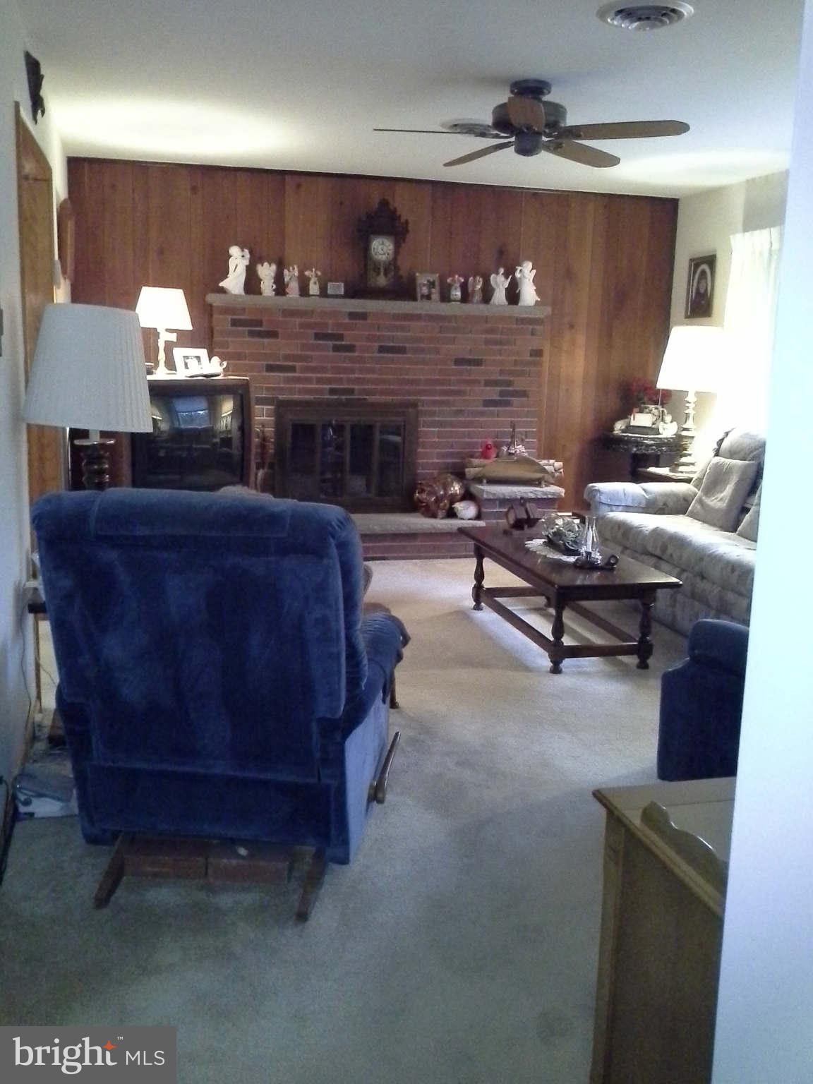 411 Mountain Road Fallston, MD 21047 - Photo 4 of 27 Living Room
