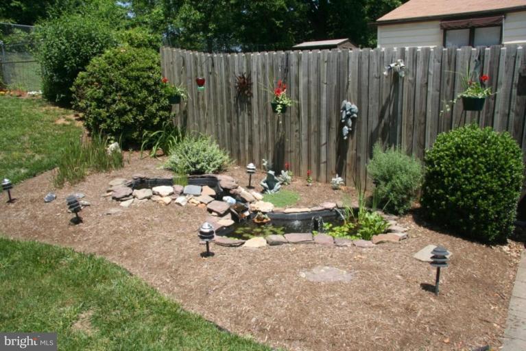 11904 Rocking Horse Road Rockville, MD 20852 - Photo 2 of 28 Back yard