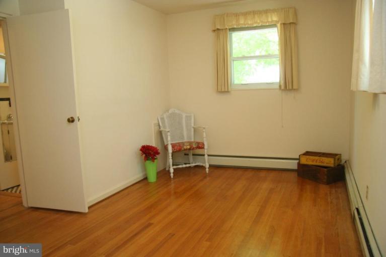 11904 Rocking Horse Road Rockville, MD 20852 - Photo 16 of 28 Master Bedroom