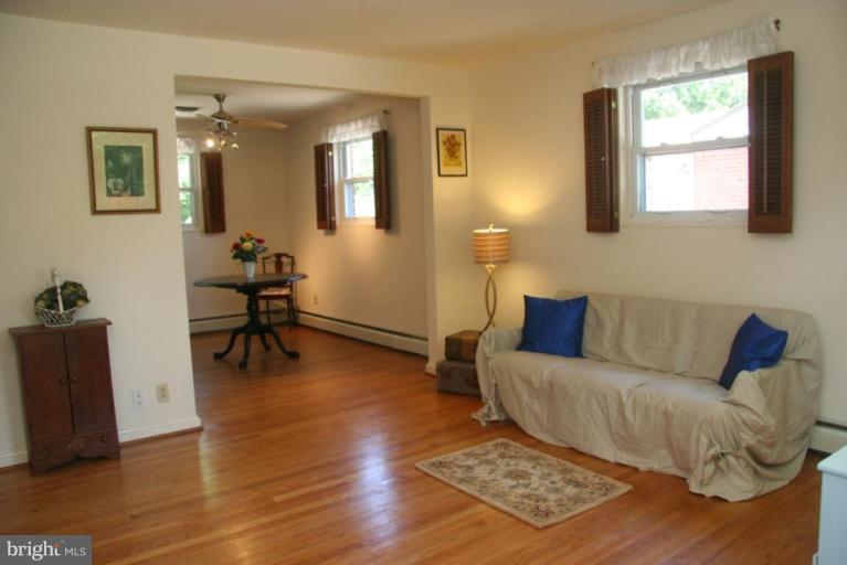11904 Rocking Horse Road Rockville, MD 20852 - Photo 4 of 28 Living Room #2