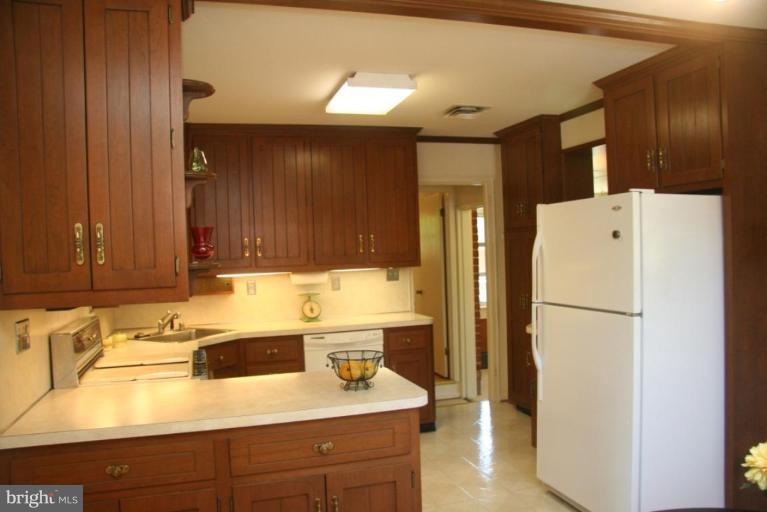 11904 Rocking Horse Road Rockville, MD 20852 - Photo 10 of 28 Kitchen #2