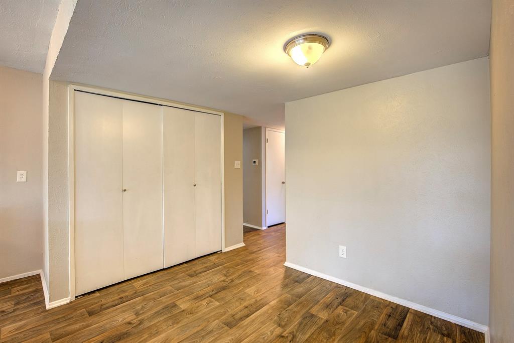 7801 Summerglen Road Fort Worth, TX 76133 - Photo 19 of 40