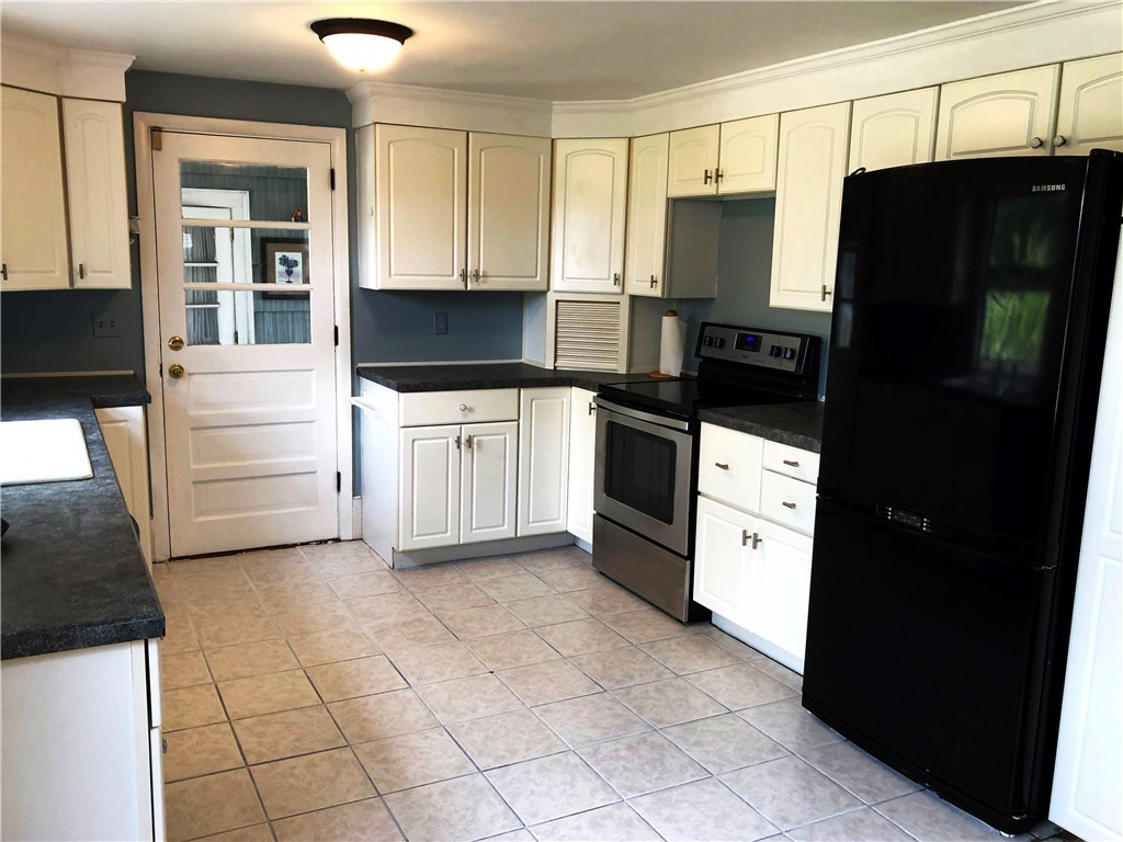 48 Riverside Drive Lincoln, RI 02865 - Photo 4 of 20 Gallery Image 4