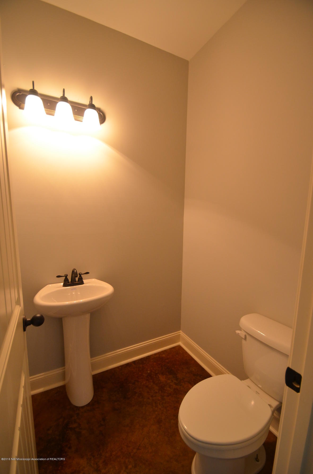 1702 Gwynn Road Nesbit, MS 38651 - Photo 12 of 24 Half bath