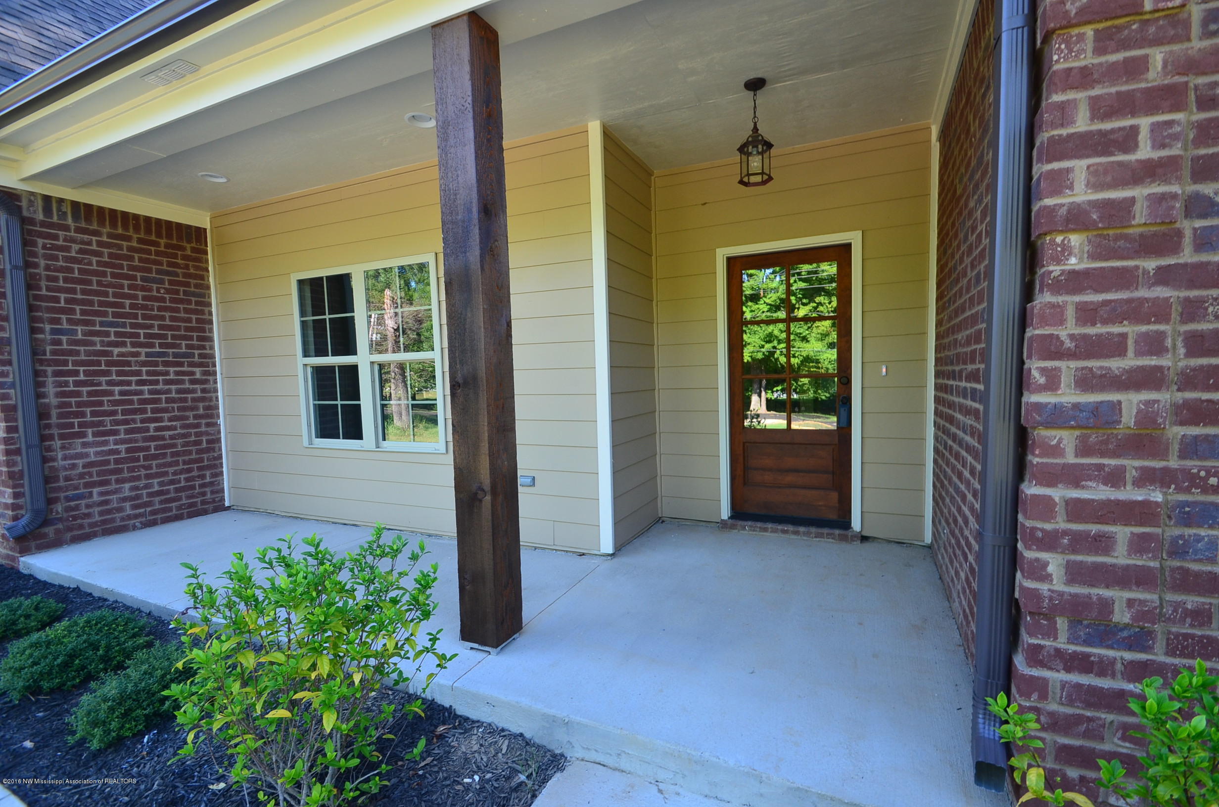 1702 Gwynn Road Nesbit, MS 38651 - Photo 2 of 24 Covered front porch