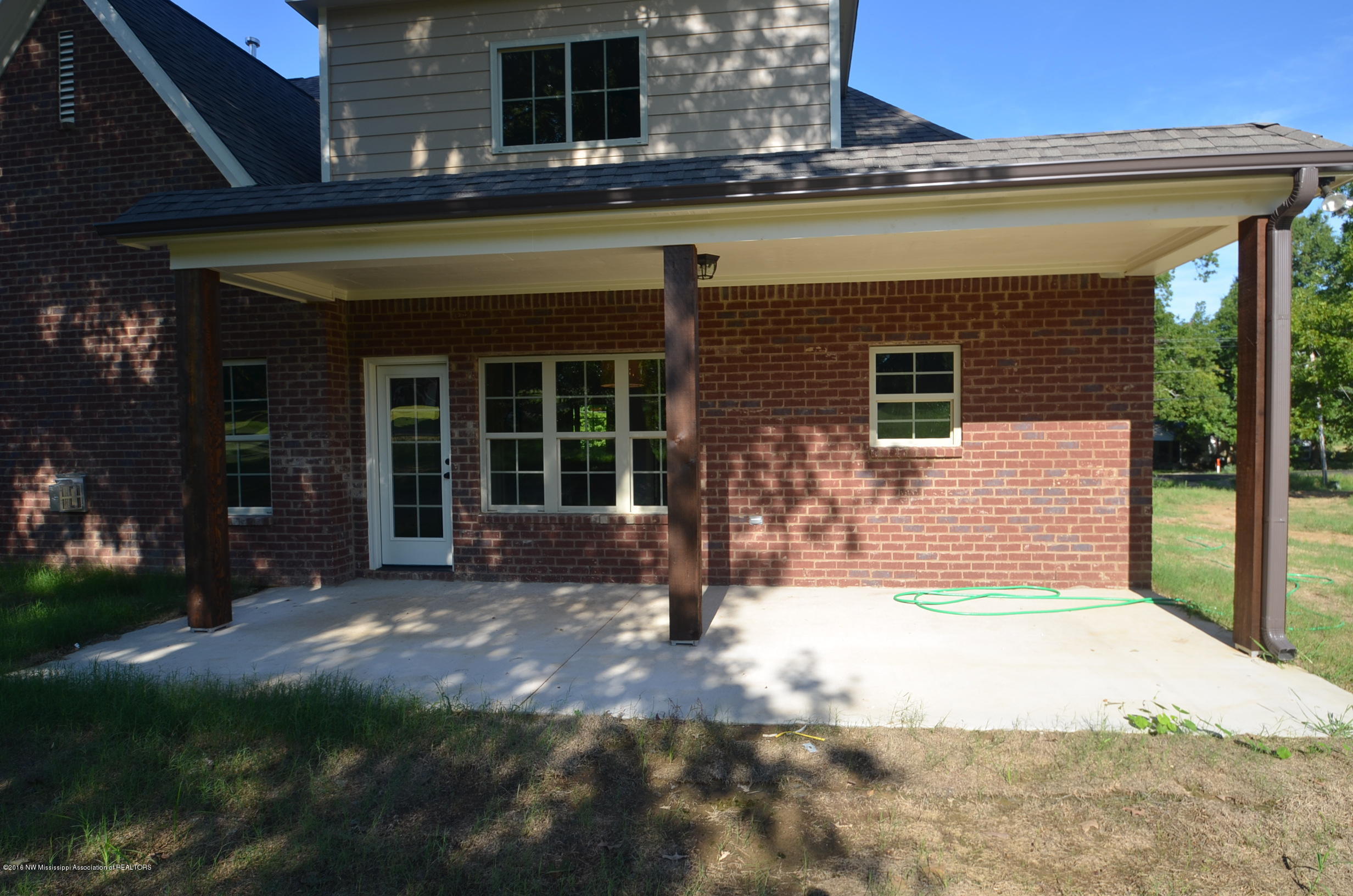 1702 Gwynn Road Nesbit, MS 38651 - Photo 23 of 24 Covered patio