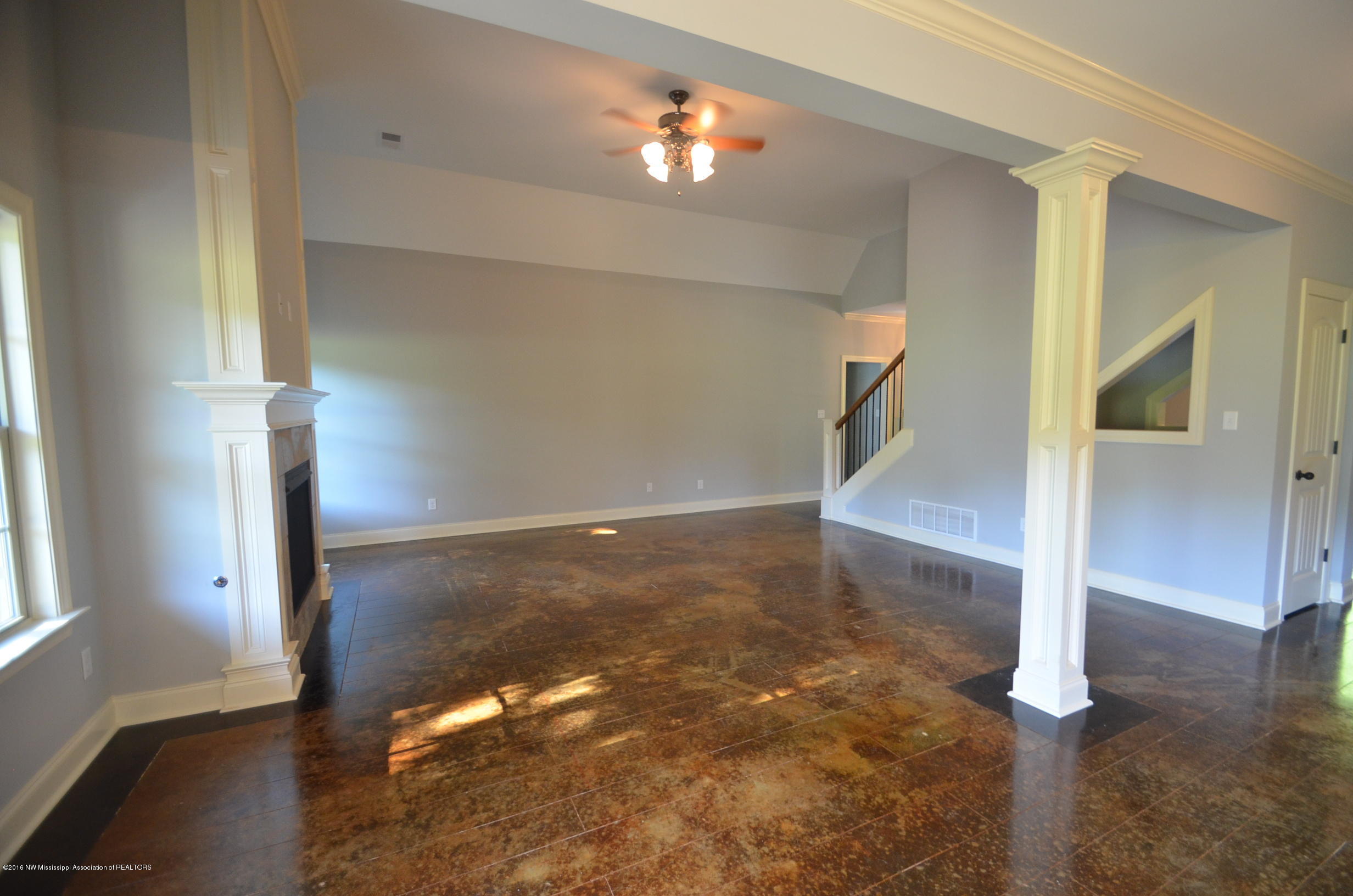 1702 Gwynn Road Nesbit, MS 38651 - Photo 5 of 24 Great room from the breakfast area
