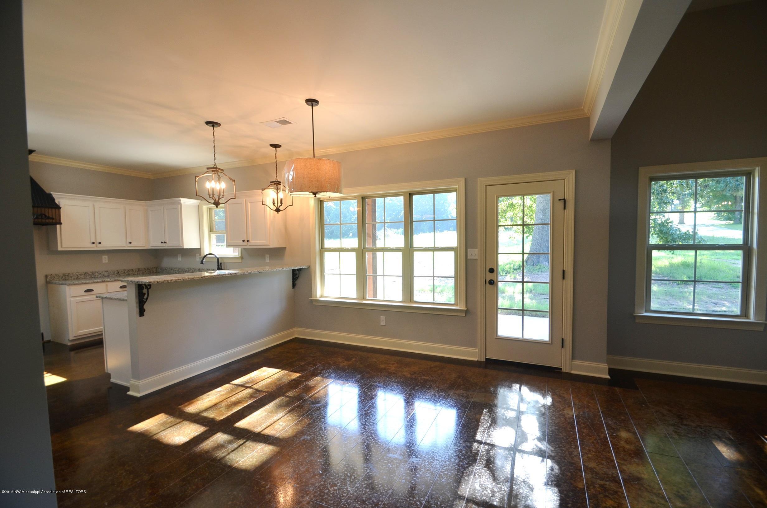 1702 Gwynn Road Nesbit, MS 38651 - Photo 10 of 24 Breakfast area and kitchen