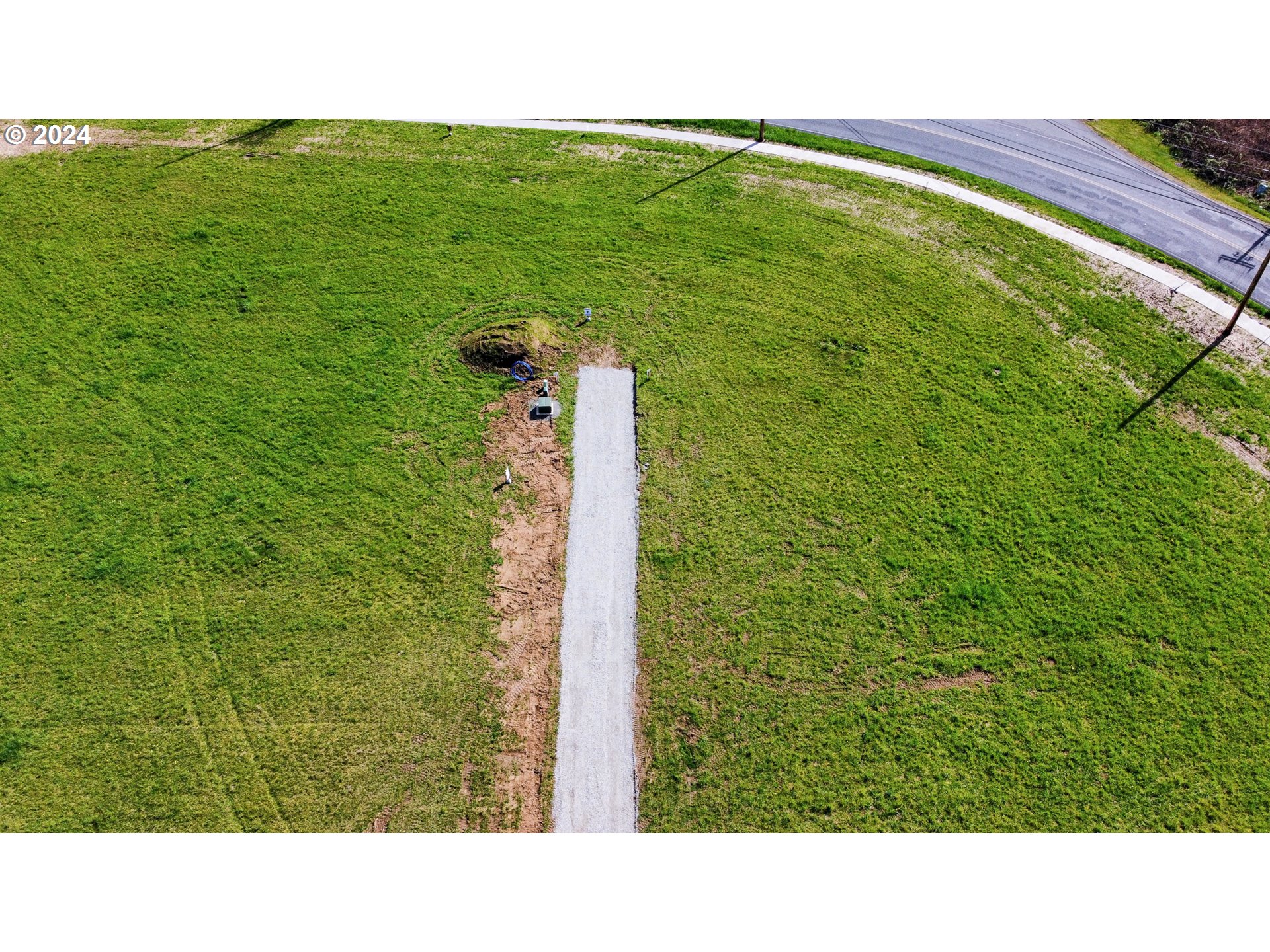 15622 Northeast Caples Road, Unit 3 Brush Prairie, WA 98606 - Photo 3 of 14 a open area with view of lake