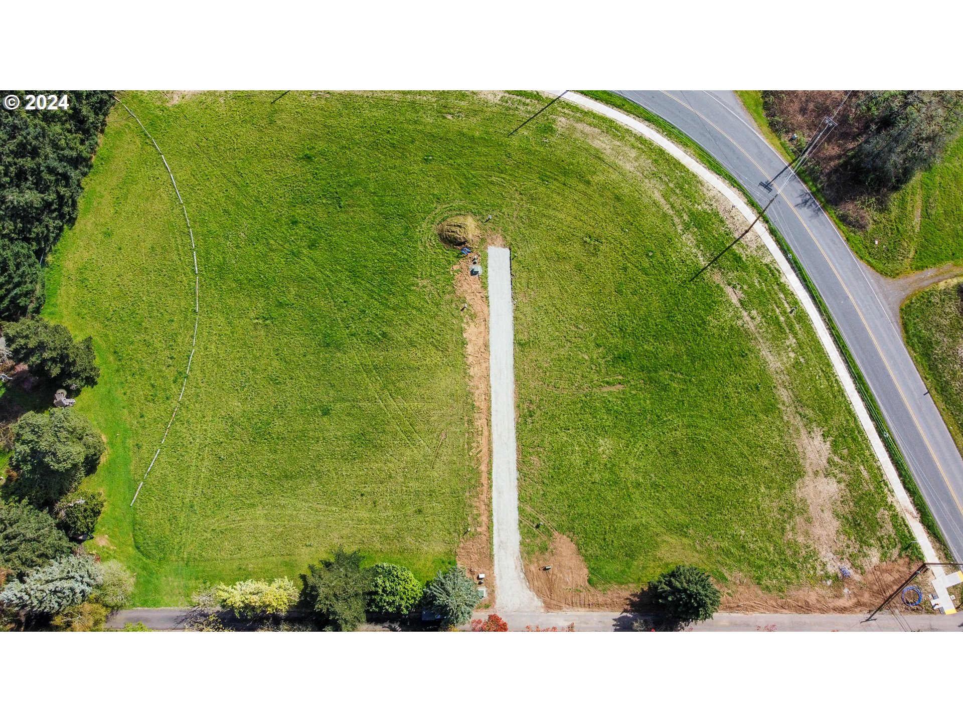 15622 Northeast Caples Road, Unit 3 Brush Prairie, WA 98606 - Photo 9 of 14 a picture of a yard