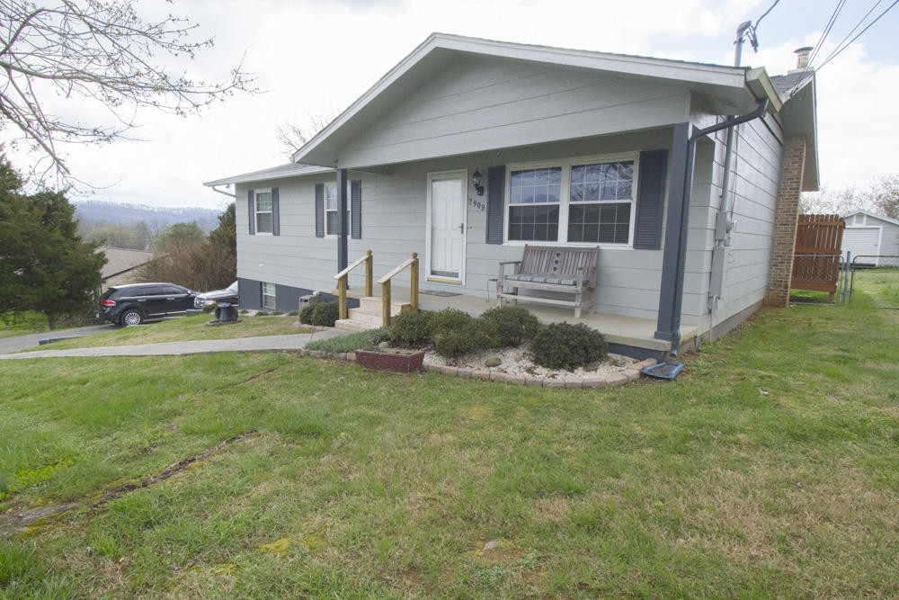 7909 Powell Heights Road Powell, TN 37849 - Photo 5 of 38 Gallery Image 5