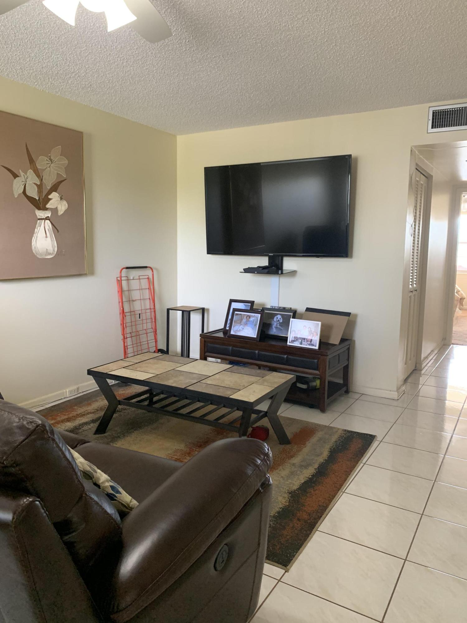 3040 Lincoln A, Unit C Boca Raton, FL 33434 - Photo 5 of 13 Living room