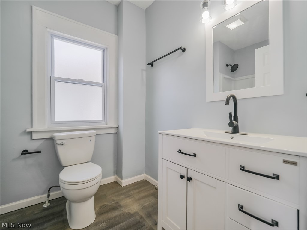 18312 Rosecliff Road Cleveland, OH 44119 - Photo 21 of 34 Full Bathroom on 2nd floor