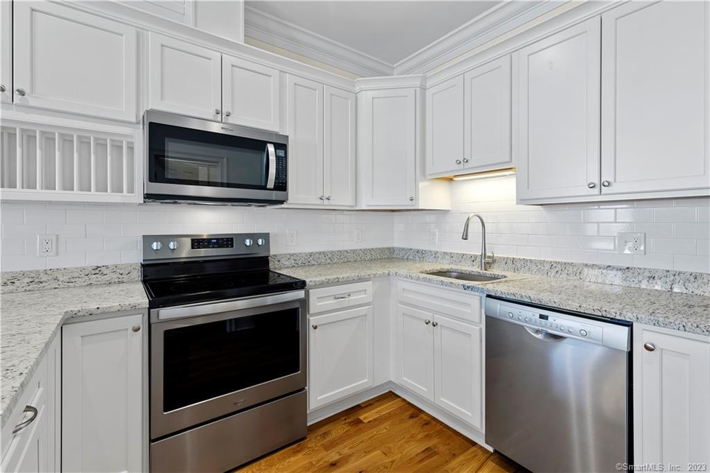 73 West Main Street, Unit 6 Clinton, CT 06413 - Photo 7 of 23