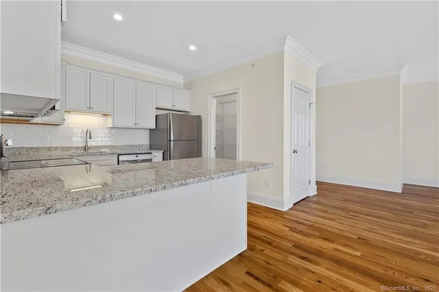 $2,100 | 73 West Main Street, Unit 6, Clinton, CT 06413