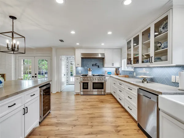 $705,000 | 7727 Meadowvale Drive, Houston, TX 77063