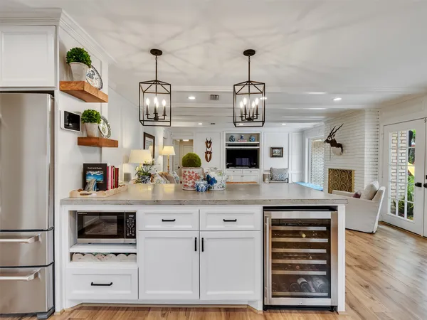 $705,000 | 7727 Meadowvale Drive, Houston, TX 77063