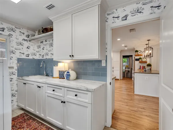 $705,000 | 7727 Meadowvale Drive, Houston, TX 77063