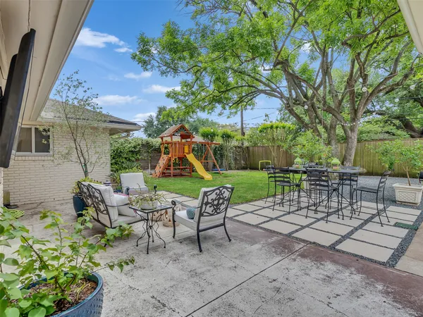 $705,000 | 7727 Meadowvale Drive, Houston, TX 77063