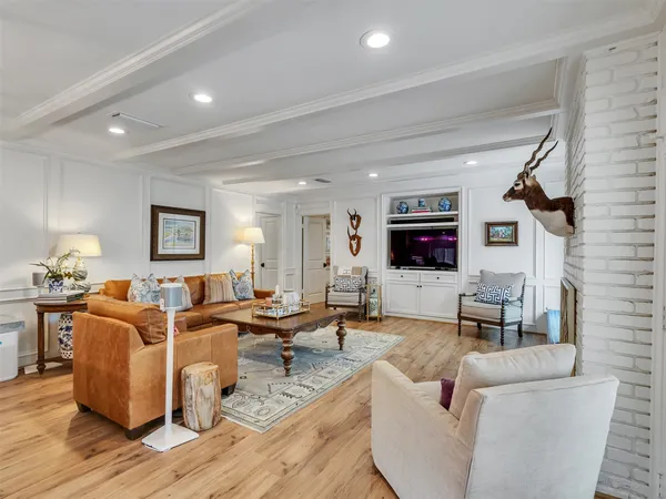 $705,000 | 7727 Meadowvale Drive, Houston, TX 77063