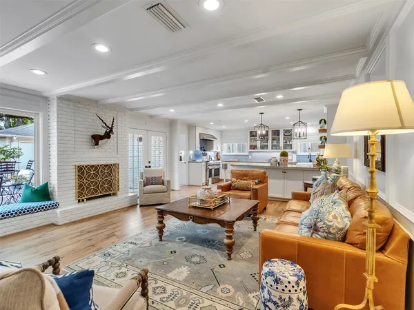 $705,000 | 7727 Meadowvale Drive, Houston, TX 77063