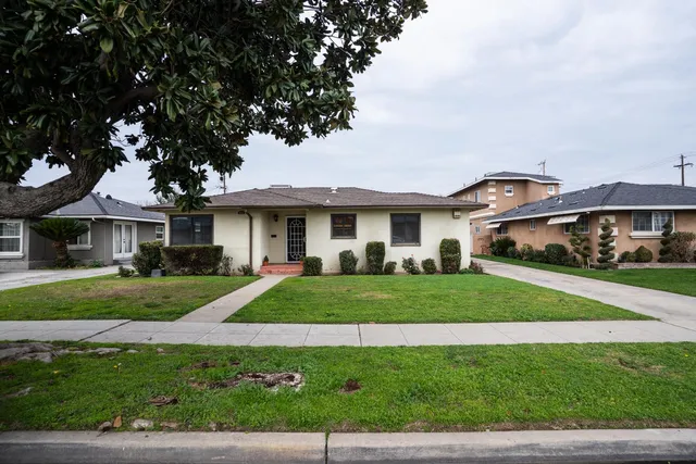 $245,000 | 322 West Fountain Way, Fresno, CA 93705