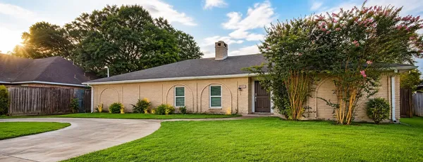 $2,900 | 11007 Hillcroft Avenue, Houston, TX 77096