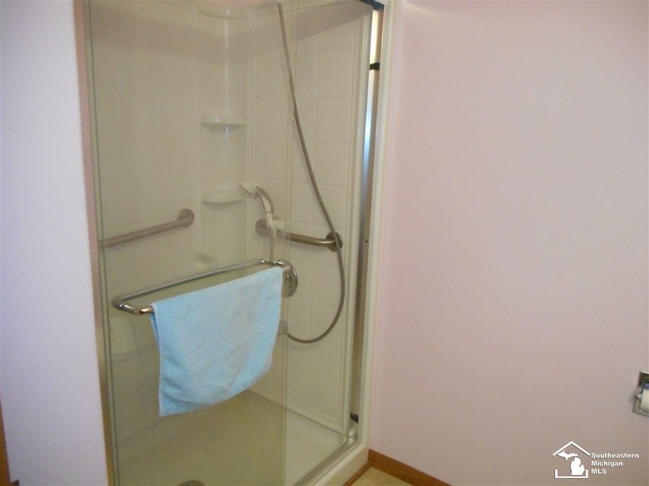 33983 Willow Road New Boston, MI 48164 - Photo 28 of 52 31317825-27.JPG