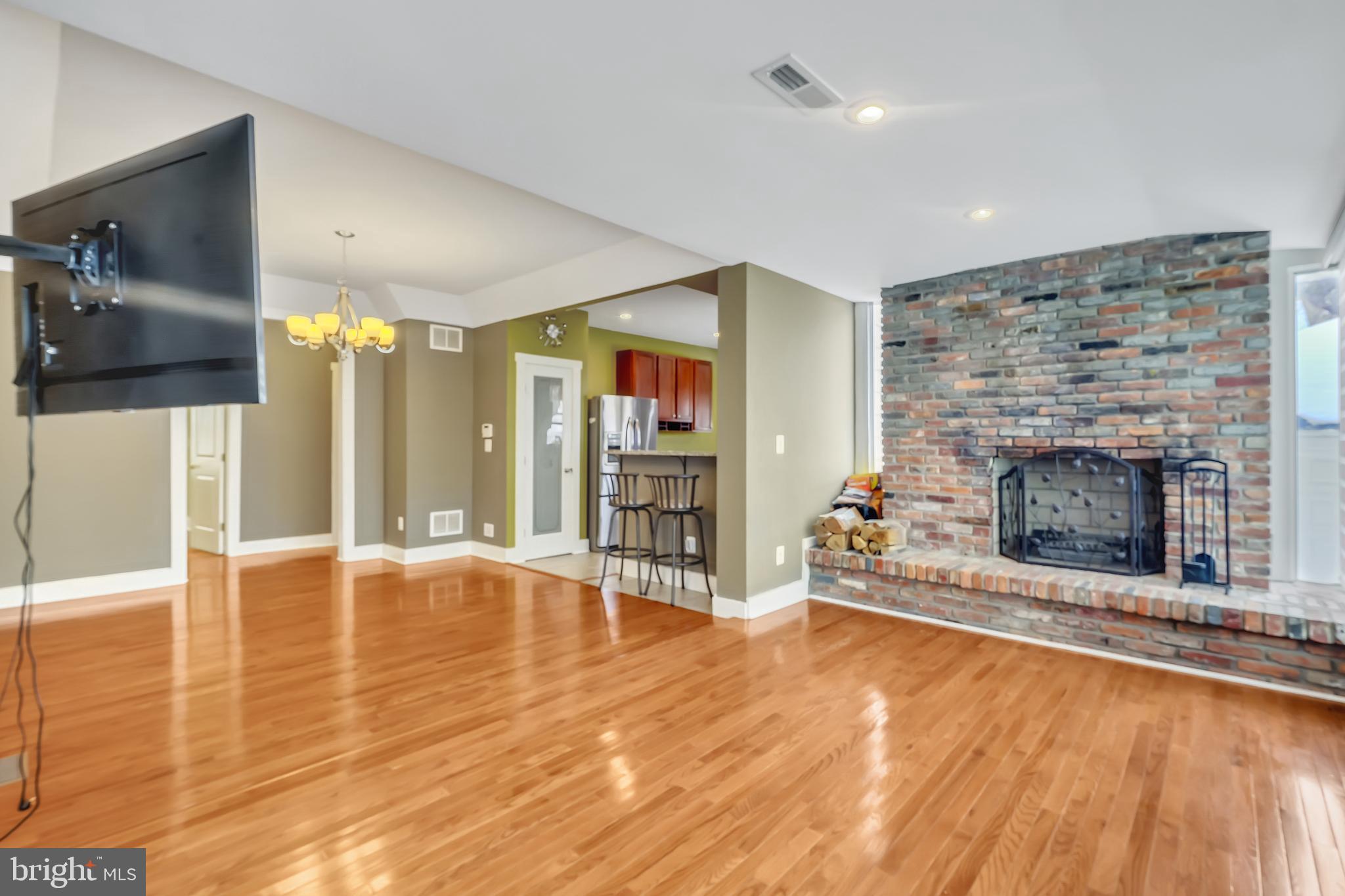 3504 Edgewood Road Baltimore, MD 21215 - Photo 4 of 56