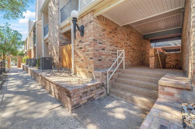 a view of entryway with a front door