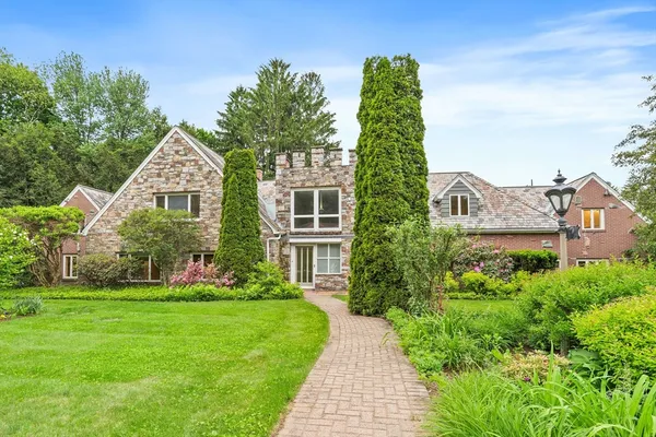 $1,150,000 | 1 Knollwood Drive, Worcester, MA 01609