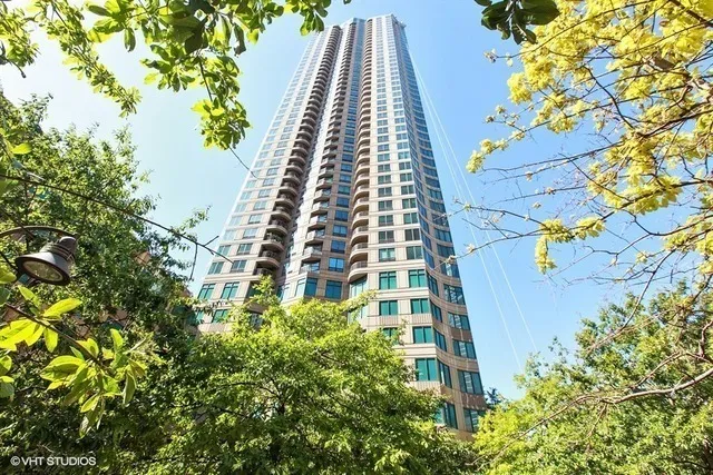$2,700 | 400 North LaSalle Drive, Unit 2910, Chicago, IL 60654