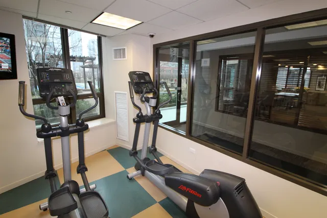 $2,700 | 400 North LaSalle Drive, Unit 2910, Chicago, IL 60654